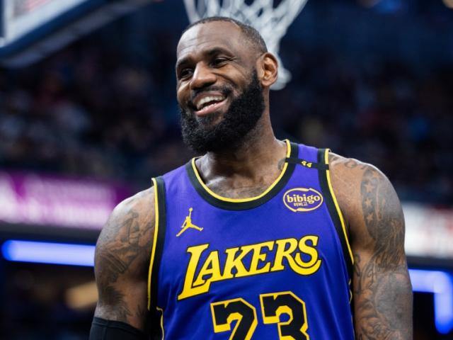 沙巴体育官网-避开奢侈税+全额中产！詹姆斯或继续降薪一舞再舞