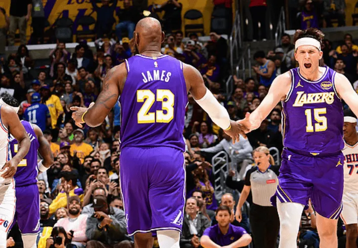 沙巴体育-詹姆斯前三节9中2得到7分2板8助，末节8中5得到10分2板2助