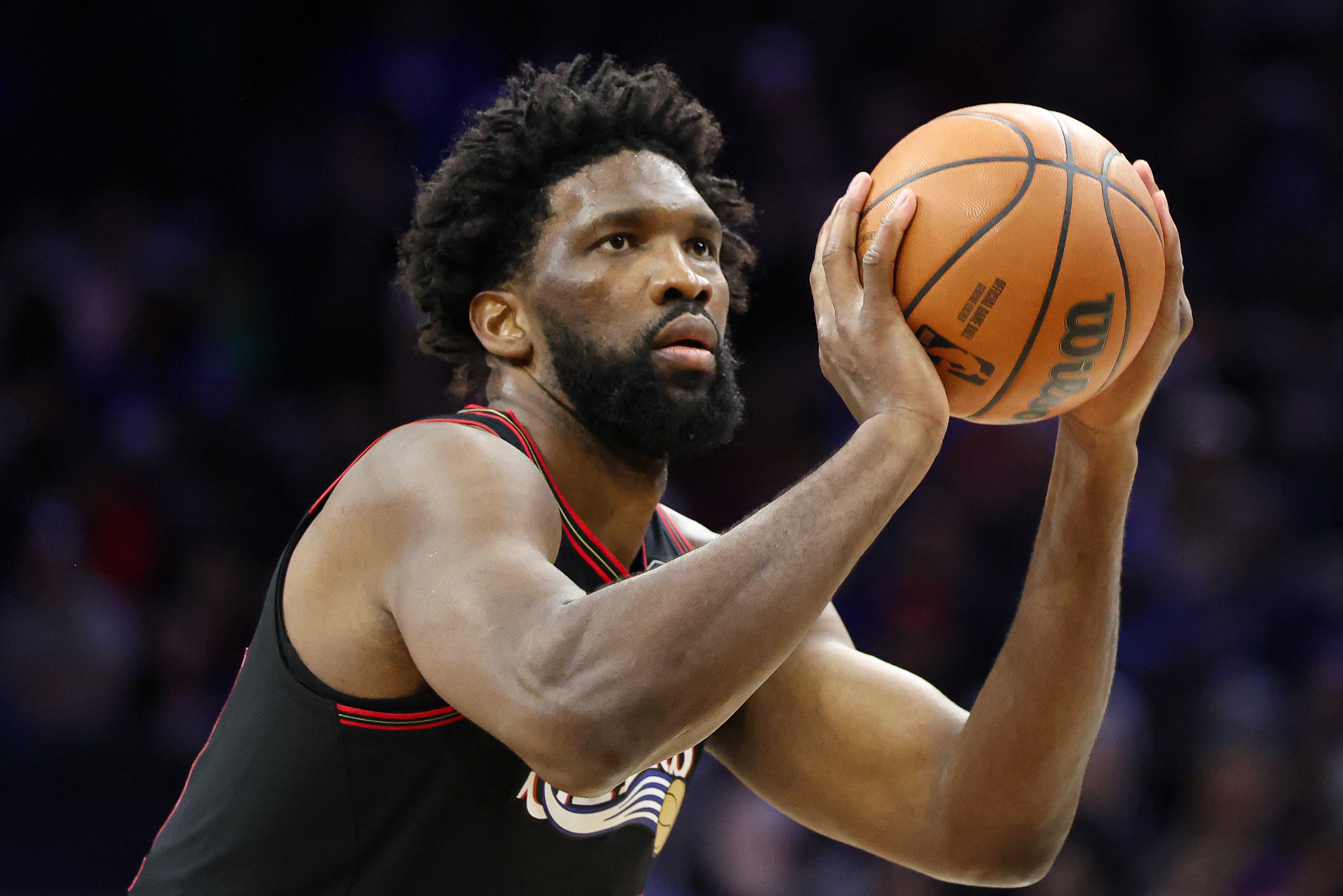 状态真不错！恩比德半场11中7拿到15分5板2助 首节11分