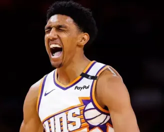 沙巴体育-半场战罢太阳70-52领先雷霆，邓恩18分、麦凯恩9分